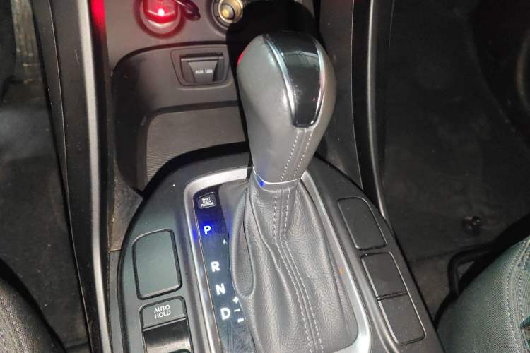 Used Hyundai Santa Fe 2015 2.0T Automatic Two-Wheel Drive Comfort Version 5 Seats Gear Lever