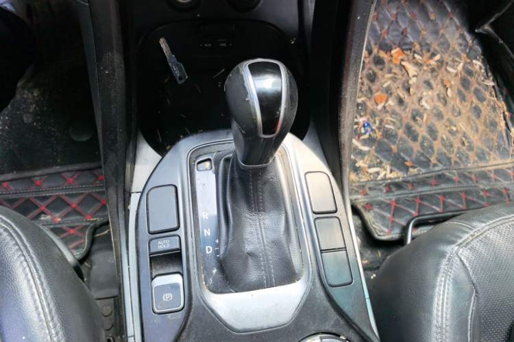 Used Hyundai Santa Fe 2015 2.0T Automatic Two-Wheel Drive Smart Version 5 Seats Gear Lever