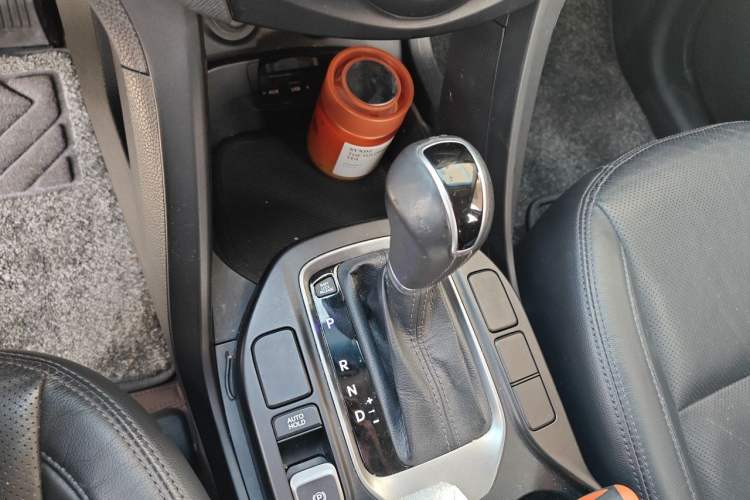 Used Hyundai Santa Fe 2015 2.0T Automatic Two-Wheel Drive Smart Version 5 Seats Gear Lever