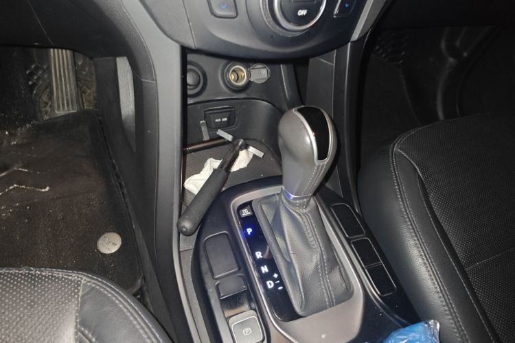 Used Hyundai Santa Fe 2015 2.4L Automatic Two-Wheel Drive Smart Version 5 Seats Gear Lever