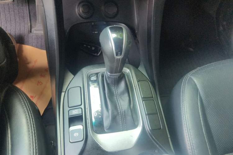 Used Hyundai Santa Fe 2015 2.0T Automatic Two-Wheel Drive Smart Version 5 Seats Gear Lever
