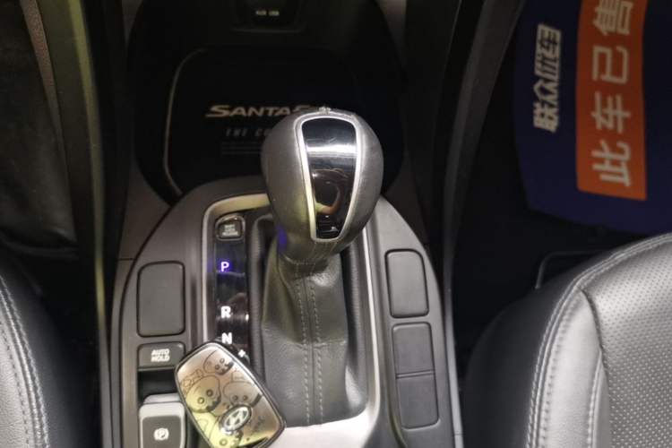 Used Hyundai Santa Fe 2015 2.4L Automatic All-Wheel Drive Smart Version 5 Seats Gear Lever
