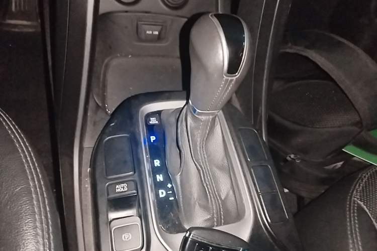 Used Hyundai Santa Fe 2015 2.0T Automatic Two-Wheel Drive Smart Version 5 Seats Gear Lever