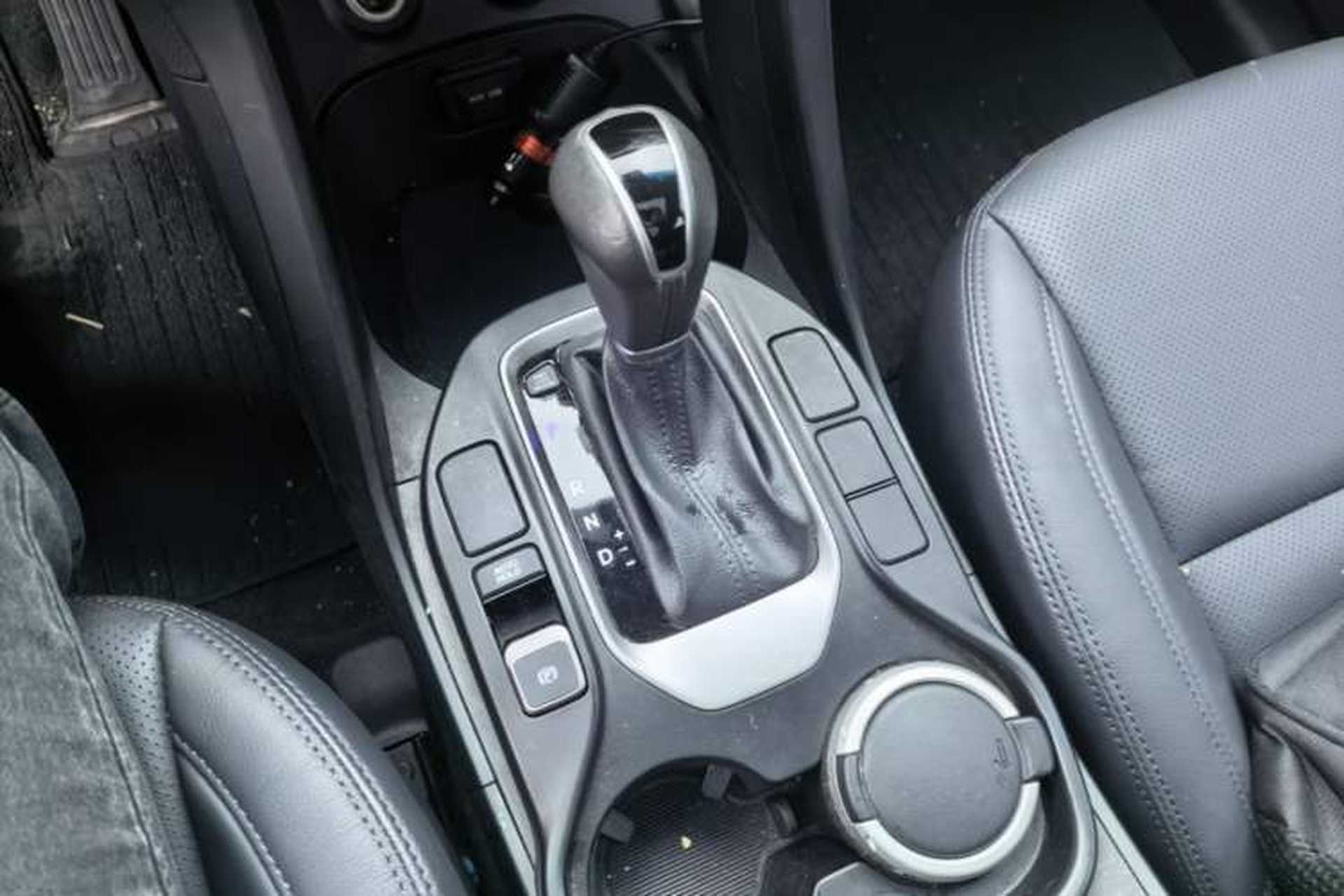 Used Hyundai Santa Fe 2015 2.0T Automatic 4x4 Smart 7-Seater Gear Lever