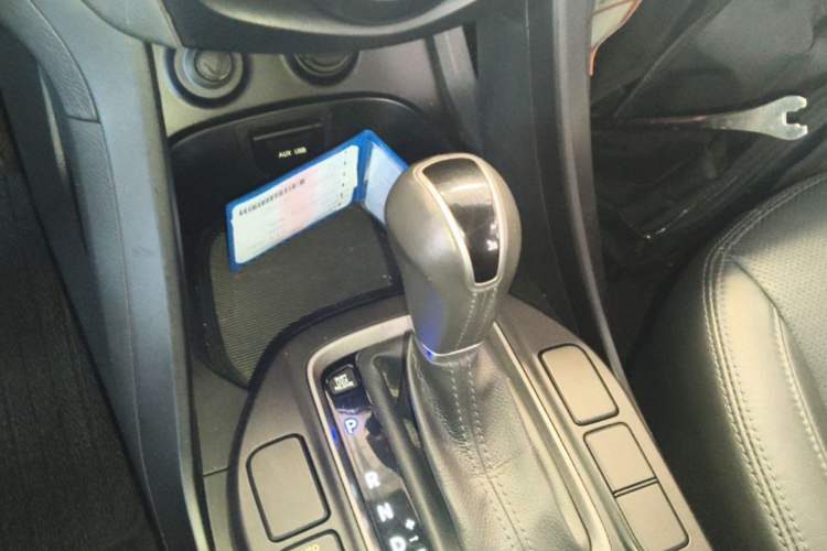Used Hyundai Santa Fe 2015 2.0T Automatic Two-Wheel Drive Smart Version 5 Seats Gear Lever