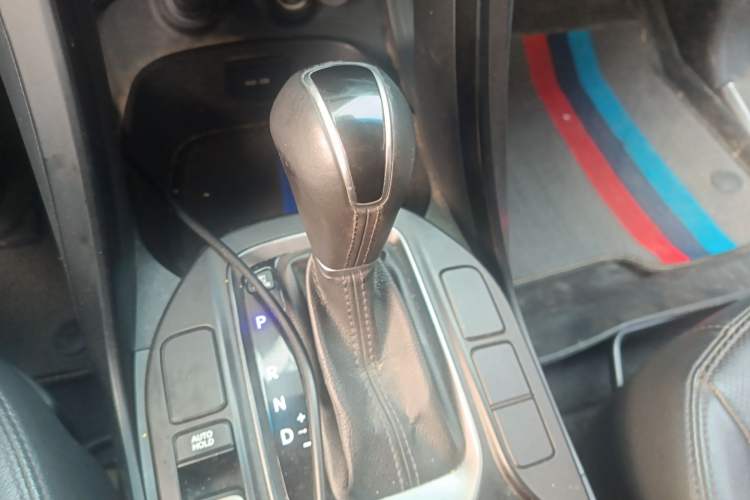 Used Hyundai Santa Fe 2015 2.0T Automatic Two-Wheel Drive Smart Version 5 Seats Gear Lever