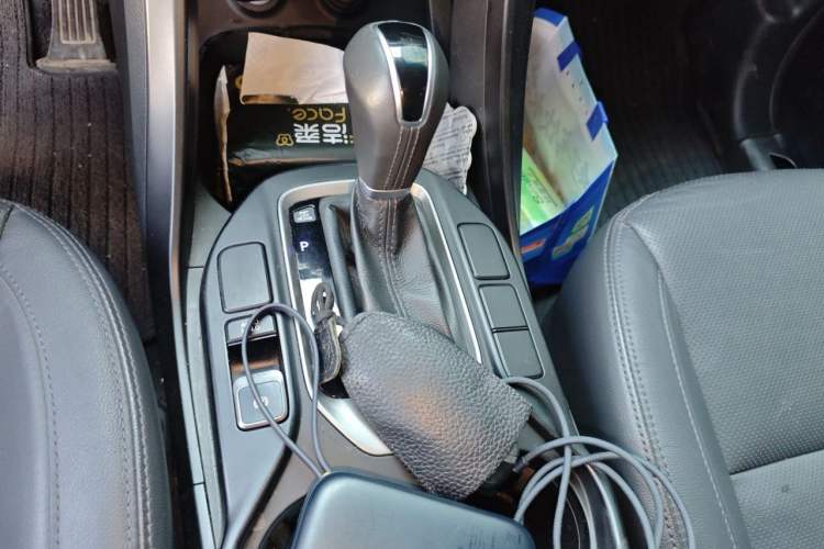 Used Hyundai Santa Fe 2015 2.0T Automatic All-Wheel Drive Smart Version 5 Seats Gear Lever