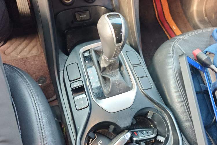 Used Hyundai Santa Fe 2015 2.0T Automatic Two-Wheel Drive Smart Version 5 Seats Gear Lever