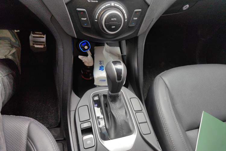 Used Hyundai Santa Fe 2015 2.0T Automatic All-Wheel Drive Smart Version 5 Seats Gear Lever
