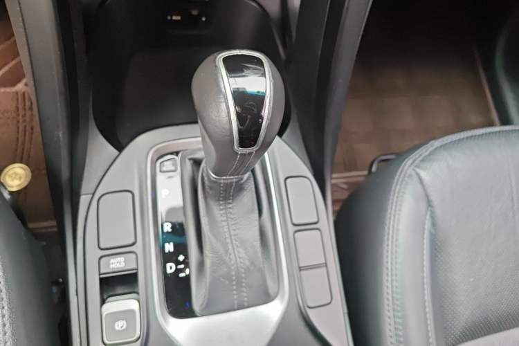 Used Hyundai Santa Fe 2015 2.0T Automatic Two-Wheel Drive Smart Version 5 Seats Gear Lever