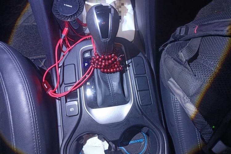 Used Hyundai Santa Fe 2015 2.0T Automatic 4x4 Smart 7-Seater Gear Lever