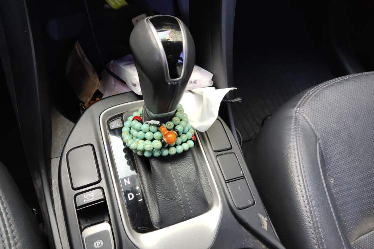 Used Hyundai Santa Fe 2015 2.0T Automatic Two-Wheel Drive Smart Version 5 Seats Gear Lever