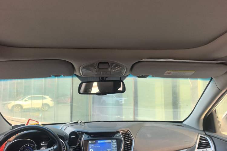 Used Hyundai Santa Fe 2015 2.4L Automatic All-Wheel Drive Smart Version 5 Seats Headliner