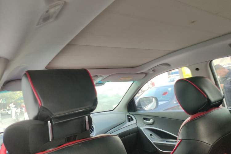 Used Hyundai Santa Fe 2015 2.0T Automatic Two-Wheel Drive Smart Version 5 Seats Headliner