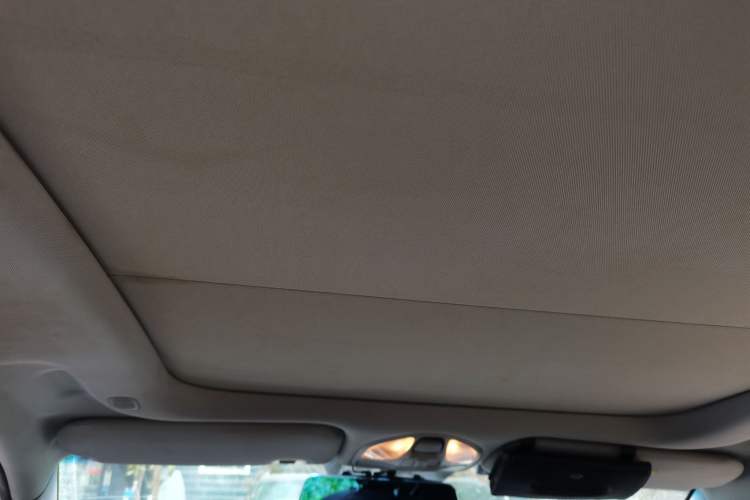 Used Hyundai Santa Fe 2015 2.0T Automatic Two-Wheel Drive Smart Version 5 Seats Headliner