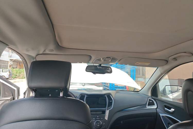 Used Hyundai Santa Fe 2015 2.0T Automatic Two-Wheel Drive Smart Version 5 Seats Headliner