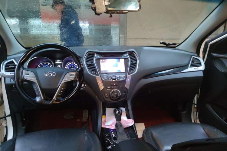 Used Hyundai Santa Fe 2015 2.0T Automatic Two-Wheel Drive Smart Version 5 Seats Headliner