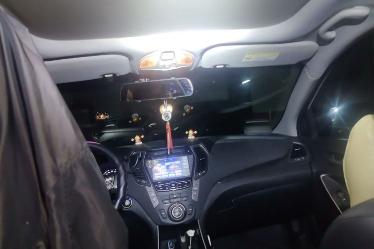 Used Hyundai Santa Fe 2015 2.0T Automatic Two-Wheel Drive Smart Version 5 Seats Headliner