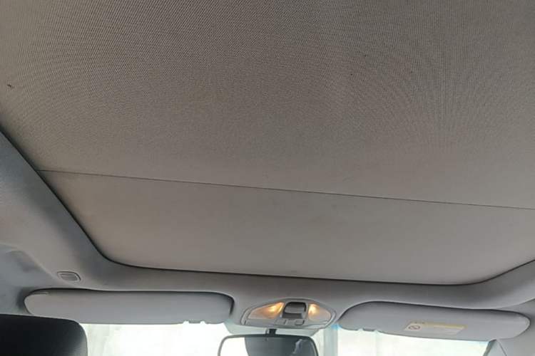 Used Hyundai Santa Fe 2015 2.0T Automatic Two-Wheel Drive Smart Version 5 Seats Headliner