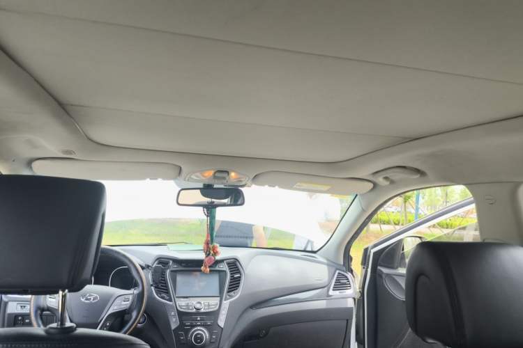 Used Hyundai Santa Fe 2015 2.4L Automatic Two-Wheel Drive Smart Version 5 Seats Headliner