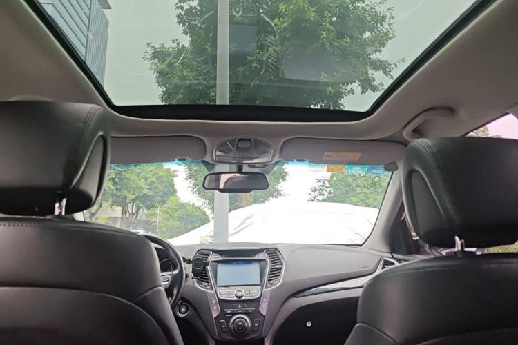 Used Hyundai Santa Fe 2015 2.0T Automatic Two-Wheel Drive Smart Version 5 Seats Headliner