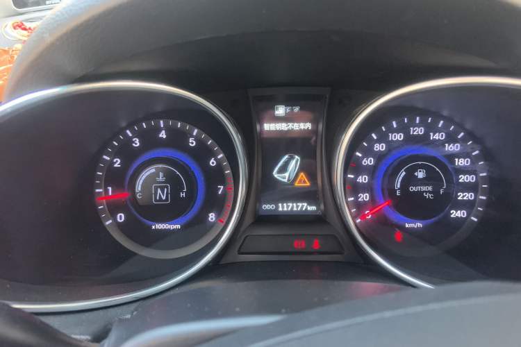 Used Hyundai Santa Fe 2015 2.4L Automatic All-Wheel Drive Smart Version 5 Seats Instrument Cluster