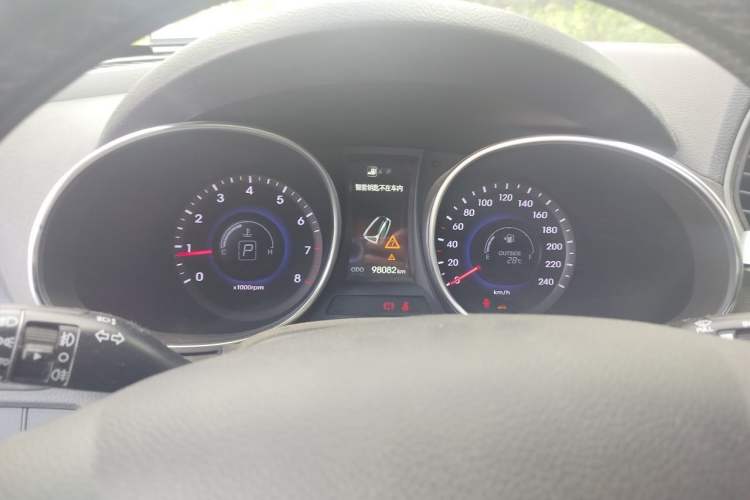 Used Hyundai Santa Fe 2015 2.4L Automatic Two-Wheel Drive Smart Version 5 Seats Instrument Cluster