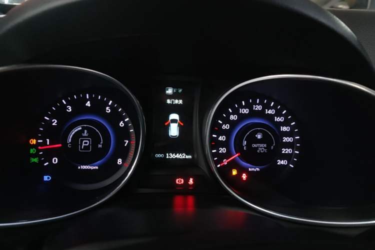 Used Hyundai Santa Fe 2015 2.4L Automatic All-Wheel Drive Smart Version 5 Seats Instrument Cluster