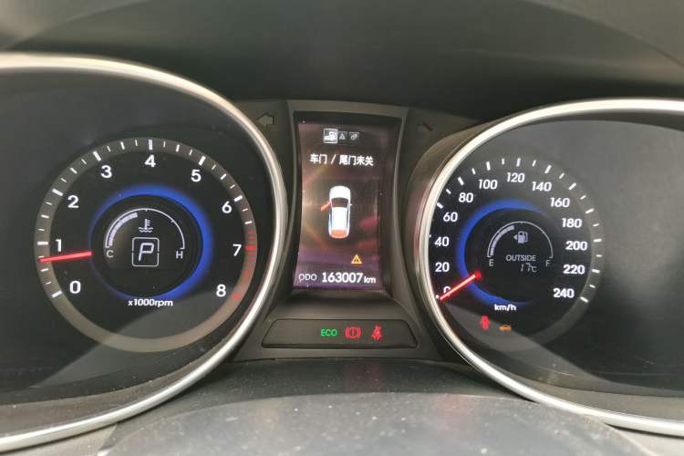 Used Hyundai Santa Fe 2015 2.0T Automatic Two-Wheel Drive Smart Version 5 Seats Instrument Cluster