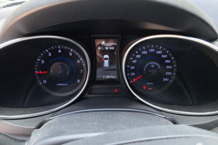 Used Hyundai Santa Fe 2015 2.0T Automatic Two-Wheel Drive Smart Version 5 Seats Instrument Cluster
