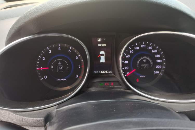 Used Hyundai Santa Fe 2015 2.4L Automatic All-Wheel Drive Smart Version 5 Seats Instrument Cluster