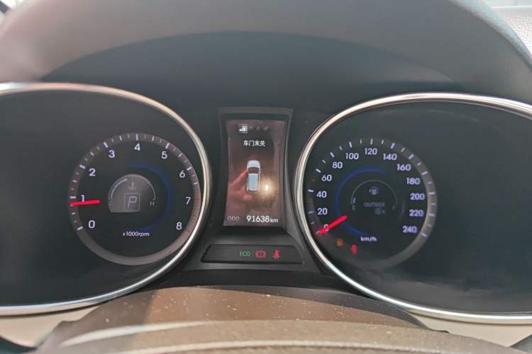 Used Hyundai Santa Fe 2015 2.4L Automatic Two-Wheel Drive Comfort Edition 5 Seats Instrument Cluster