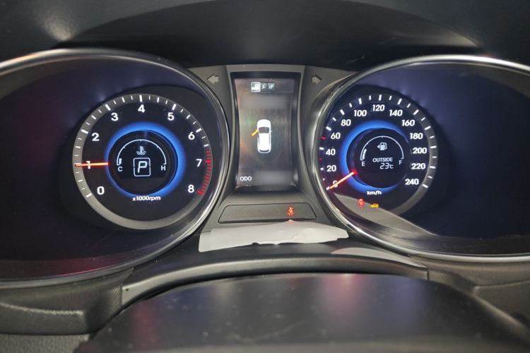 Used Hyundai Santa Fe 2015 2.4L Automatic Two-Wheel Drive Smart Version 5 Seats Instrument Cluster