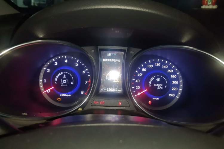 Used Hyundai Santa Fe 2015 2.0T Automatic Two-Wheel Drive Smart Version 5 Seats Instrument Cluster