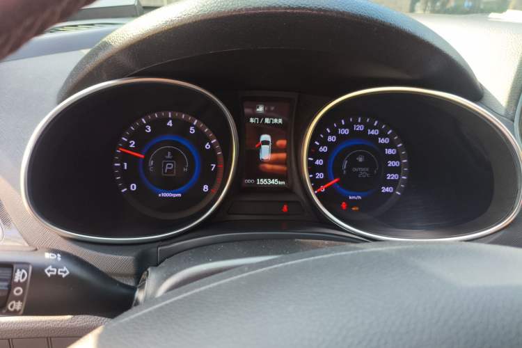 Used Hyundai Santa Fe 2015 2.0T Automatic Two-Wheel Drive Smart Version 5 Seats Instrument Cluster