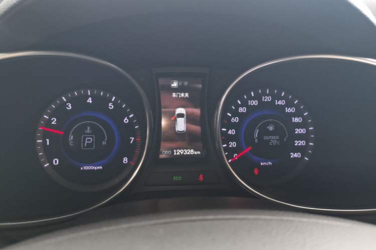 Used Hyundai Santa Fe 2015 2.4L Automatic All-Wheel Drive Smart Version 5 Seats Instrument Cluster