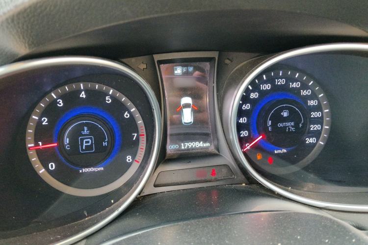Used Hyundai Santa Fe 2015 2.0T Automatic Two-Wheel Drive Smart Version 5 Seats Instrument Cluster