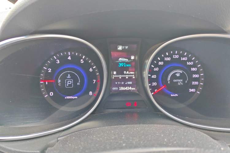 Used Hyundai Santa Fe 2015 2.4L Automatic Two-Wheel Drive Smart Version 5 Seats Instrument Cluster
