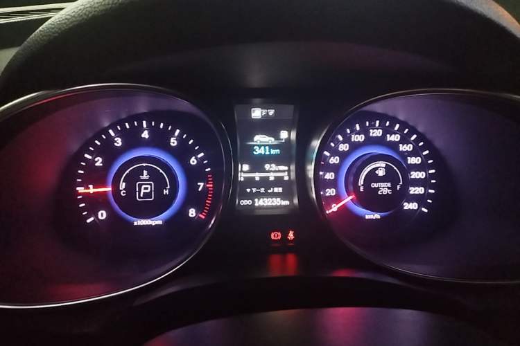 Used Hyundai Santa Fe 2015 2.0T Automatic Two-Wheel Drive Smart Version 5 Seats Instrument Cluster