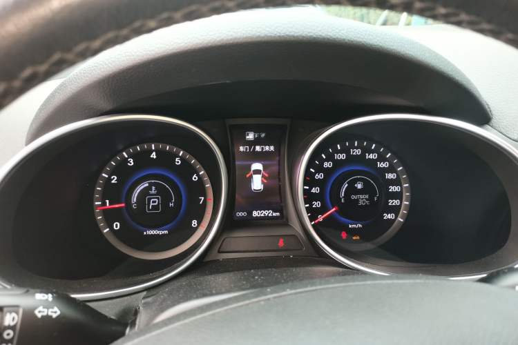 Used Hyundai Santa Fe 2015 2.4L Automatic Two-Wheel Drive Smart Version 5 Seats Instrument Cluster