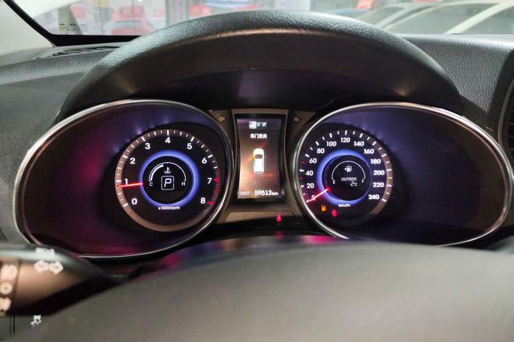 Used Hyundai Santa Fe 2015 2.4L Automatic Two-Wheel Drive Smart Version 5 Seats Instrument Cluster