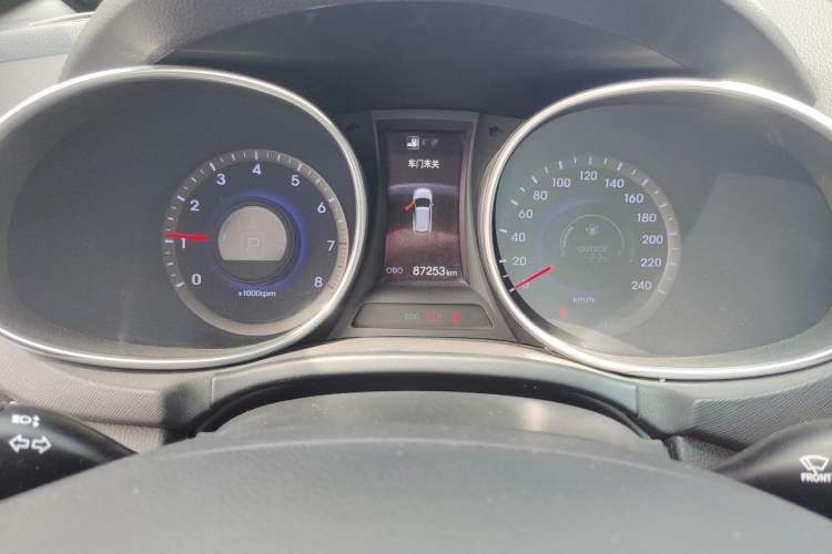 Used Hyundai Santa Fe 2015 2.0T Automatic Two-Wheel Drive Smart Version 5 Seats Instrument Cluster