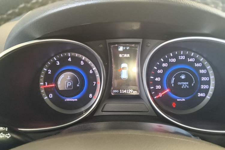 Used Hyundai Santa Fe 2015 2.0T Automatic Two-Wheel Drive Smart Version 5 Seats Instrument Cluster