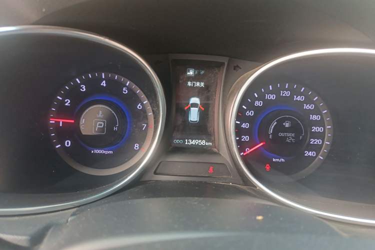 Used Hyundai Santa Fe 2015 2.0T Automatic Two-Wheel Drive Smart Version 5 Seats Instrument Cluster