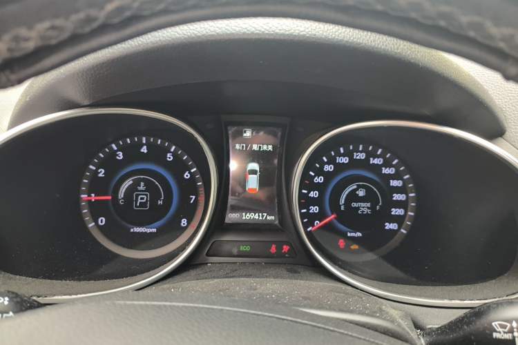 Used Hyundai Santa Fe 2015 2.4L Automatic Two-Wheel Drive Smart Version 5 Seats Instrument Cluster