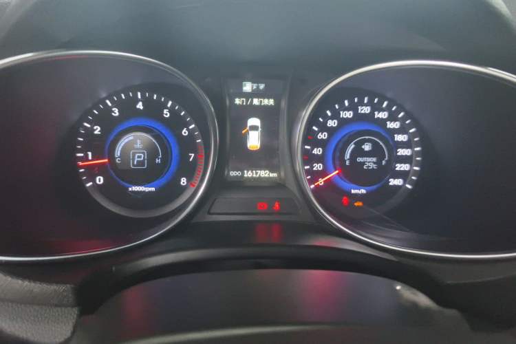 Used Hyundai Santa Fe 2015 2.0T Automatic Two-Wheel Drive Smart Version 5 Seats Instrument Cluster