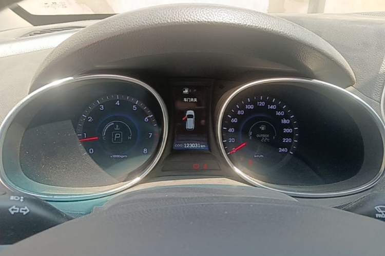 Used Hyundai Santa Fe 2015 2.0T Automatic Two-Wheel Drive Smart Version 5 Seats Instrument Cluster