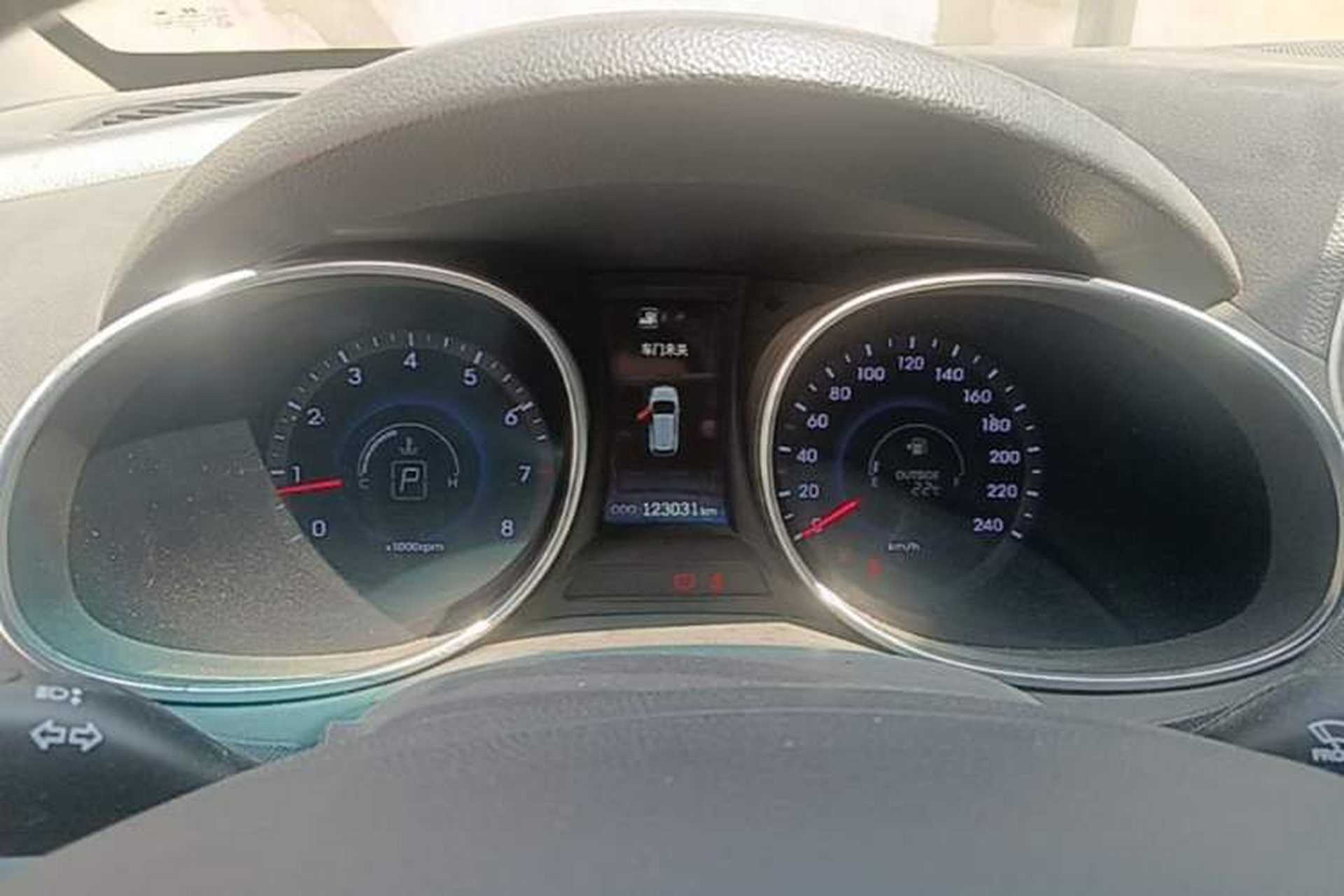 Used Hyundai Santa Fe 2015 2.0T Automatic Two-Wheel Drive Smart Version 5 Seats Instrument Cluster