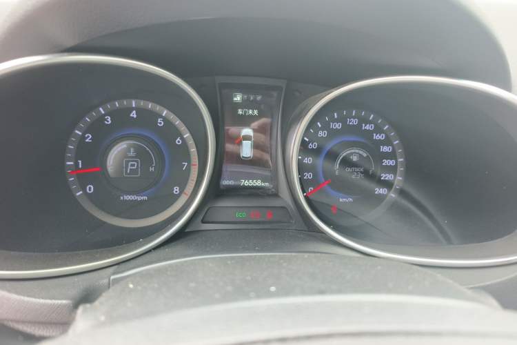 Used Hyundai Santa Fe 2015 2.0T Automatic Two-Wheel Drive Comfort Version 5 Seats Instrument Cluster