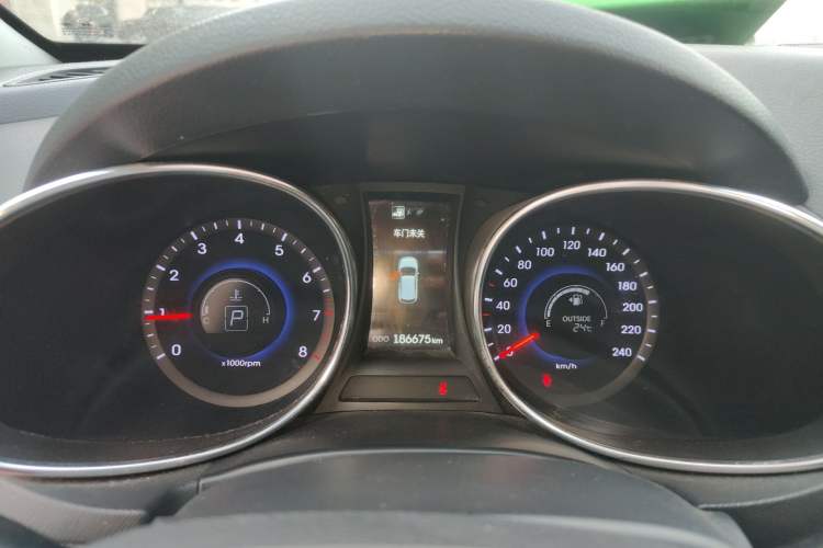Used Hyundai Santa Fe 2015 2.0T Automatic Two-Wheel Drive Smart Version 5 Seats Instrument Cluster